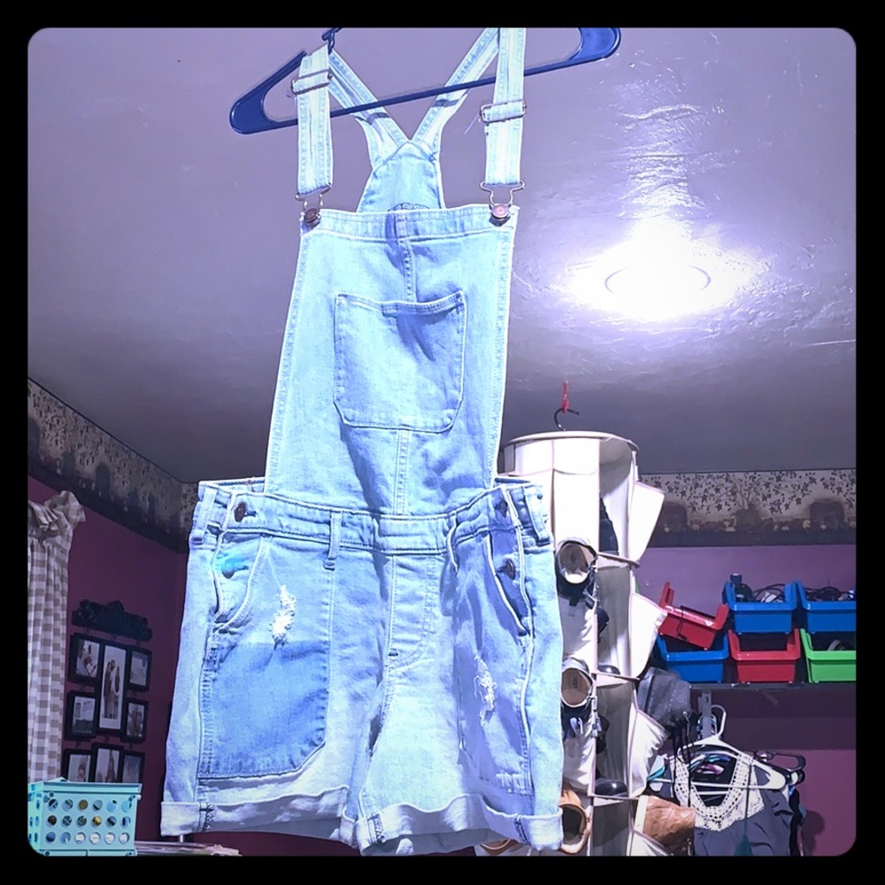 Hollister Sz. Medium Over-Alls Shorts